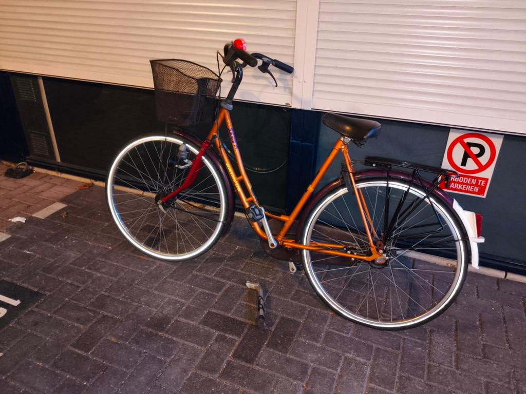 Batavus fiets - Nieuwe achterband, remmen moeten nagekeken, Ophalen, Velgrem, Versnellingen, Batavus