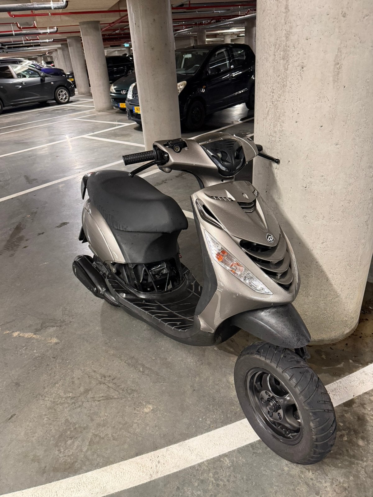 Piaggio zip 125cc, Fietsen en Brommers, Ophalen, Zip, 125 cc, Zo goed als nieuw