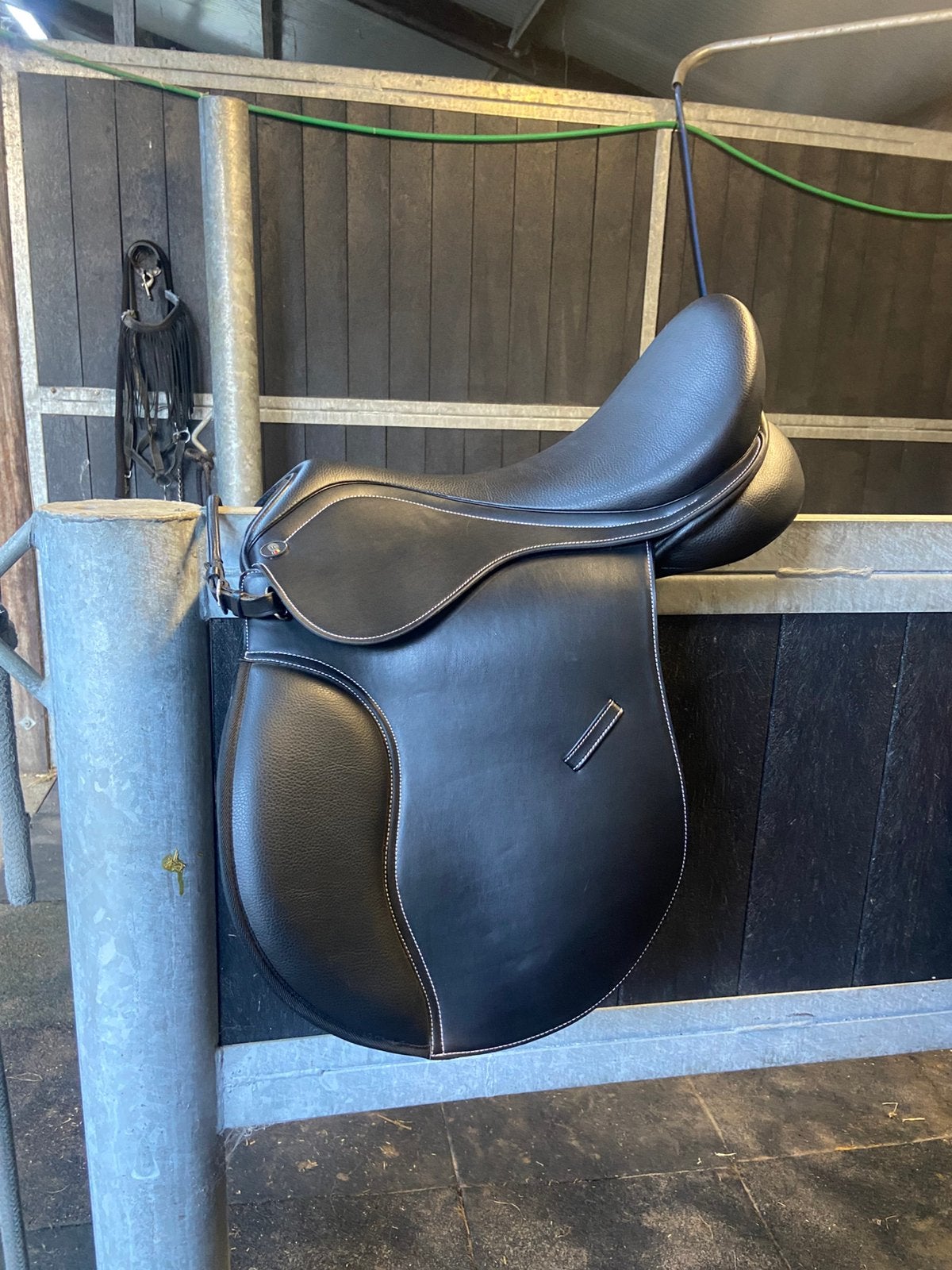 Waldhausen veelzijdigheids zadel 17,5 inch, L (17.5 inch), Overige merken, Zo goed als nieuw, Middel
