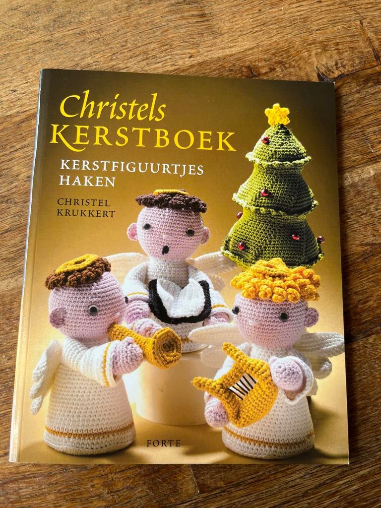 Christels Kerstboek kerstfiguurtjes haken, Ophalen of Verzenden, Zo goed als nieuw, Breien en Haken