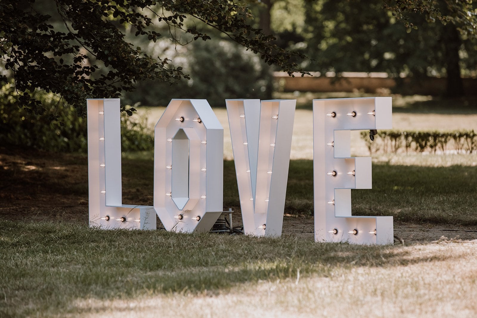 LOVE decoratie verhuur letters Apeldoorn, Ophalen, Zo goed als nieuw, Geboorte of Huwelijk