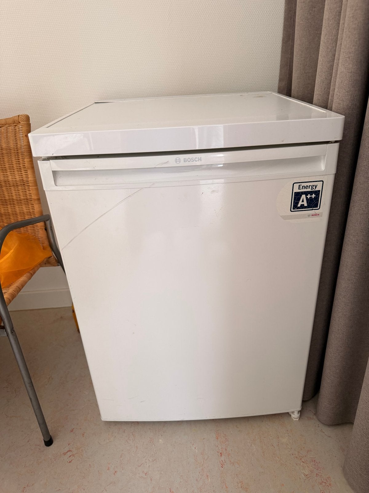Gratis Bosch Koelkast met vriesvak - Energie A++, Gebruikt, 100 tot 150 liter, Energieklasse A of zuiniger, 45 tot 60 cm