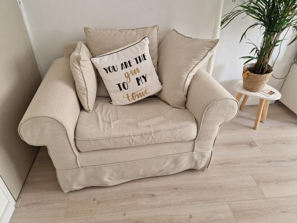 Knusse beige loveseat incl kussens, Huis en Inrichting, Ophalen of Verzenden, 75 tot 100 cm, Tweepersoons, Minder dan 150 cm