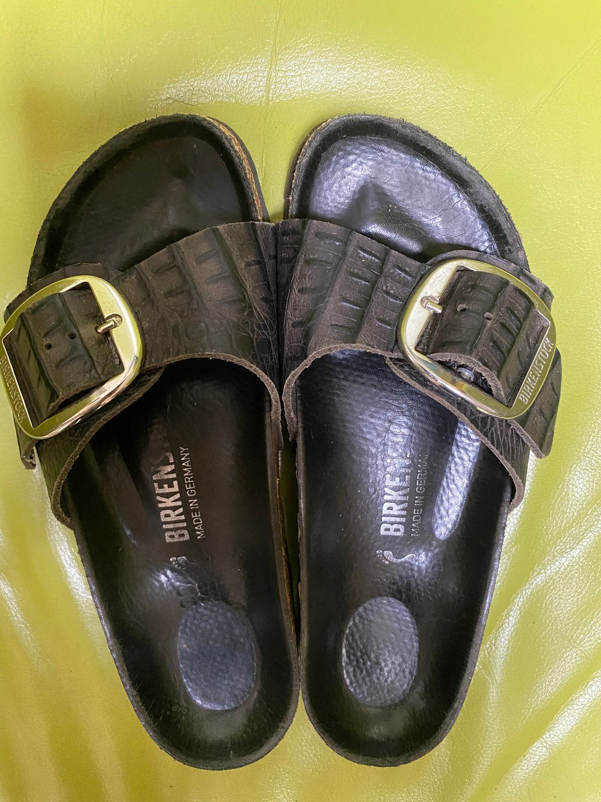 Birkenstock slides with big silver buckle, Ophalen of Verzenden, Zo goed als nieuw, Zwart