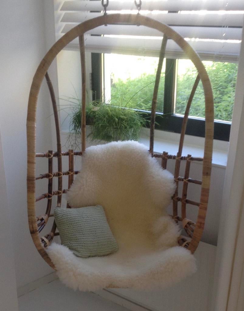 Sissy Boy Homeland: Rotan Egg Chair - Hangstoel, Ophalen, Gebruikt, Bruin, Riet of Rotan