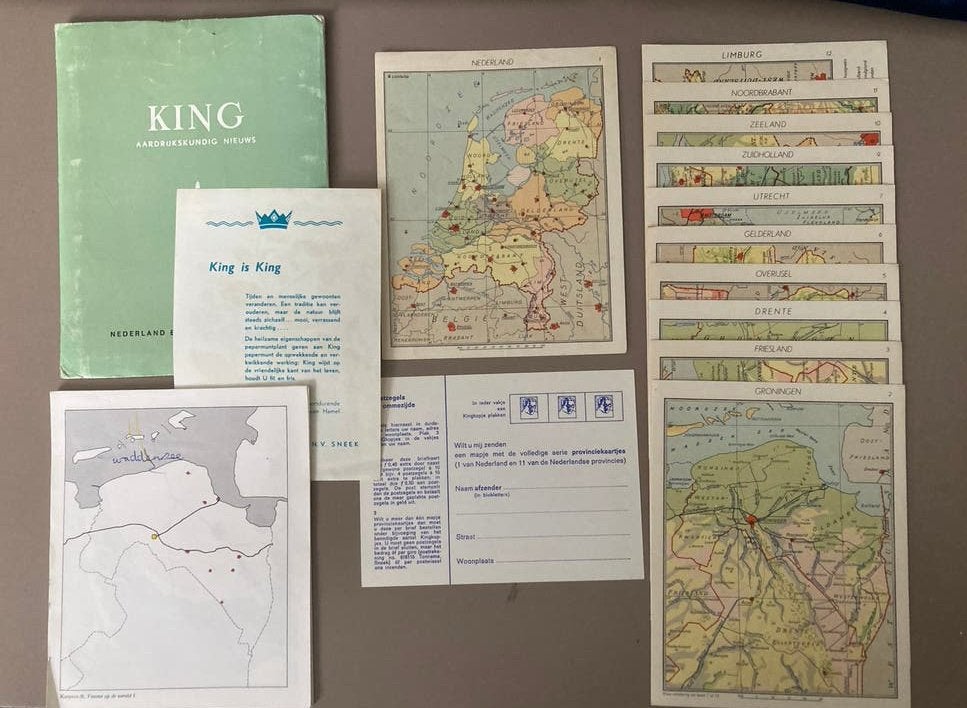 King, mapje met kaartjes van Nederland, jaren ‘50/60, Boeken, Atlassen en Landkaarten, Gelezen, 2000 tot heden, Ophalen of Verzenden