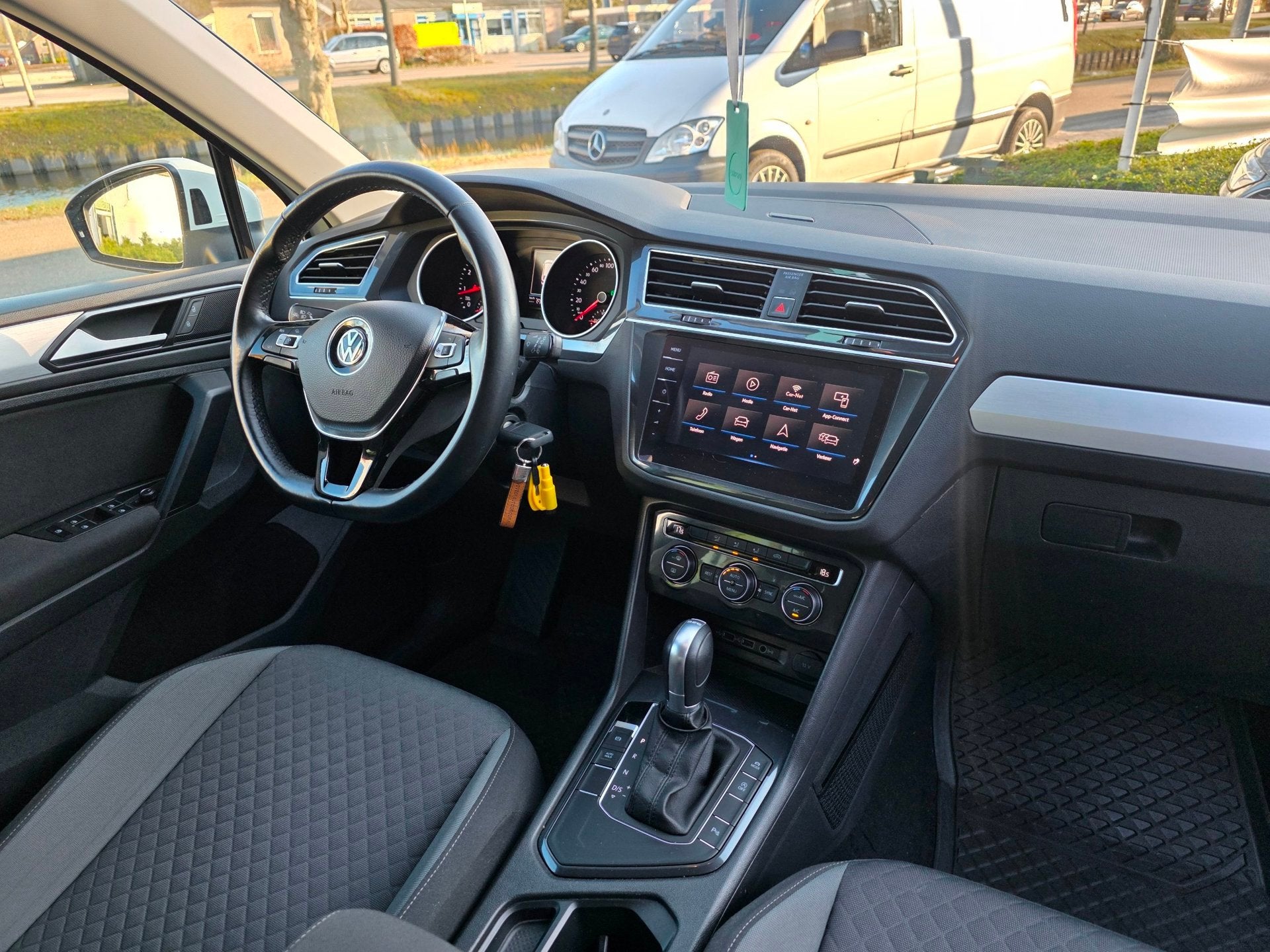 Volkswagen Tiguan 1.4 TSI ACT Comfortline |automaat|trekhaak, Auto's, Stof, 4 cilinders, 150 pk, Wit