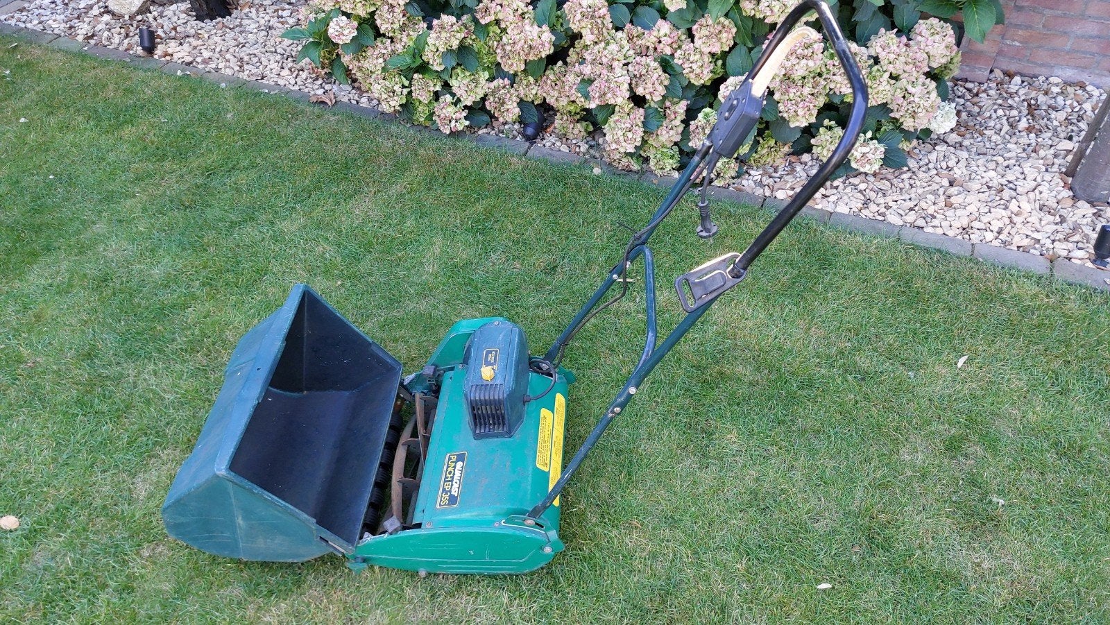 Qualcast kooi grasmaaier 35 punch EP 35 S, Tuin en Terras, Gebruikt, Elektrische grasmaaier, Opvangbak, 30 t/m 39 cm