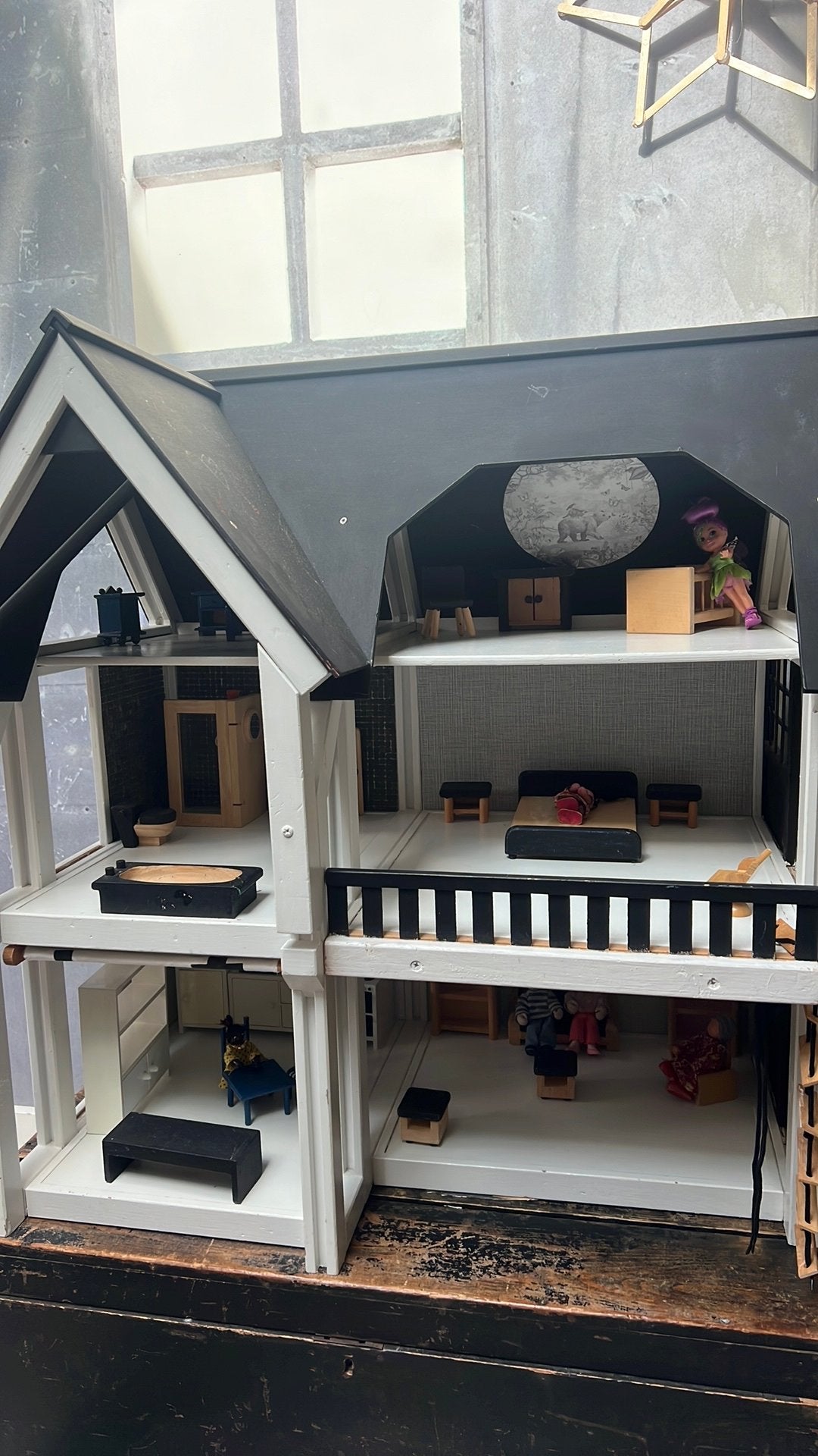 Groot houten poppenhuis, Ophalen, Gebruikt, Poppenhuis