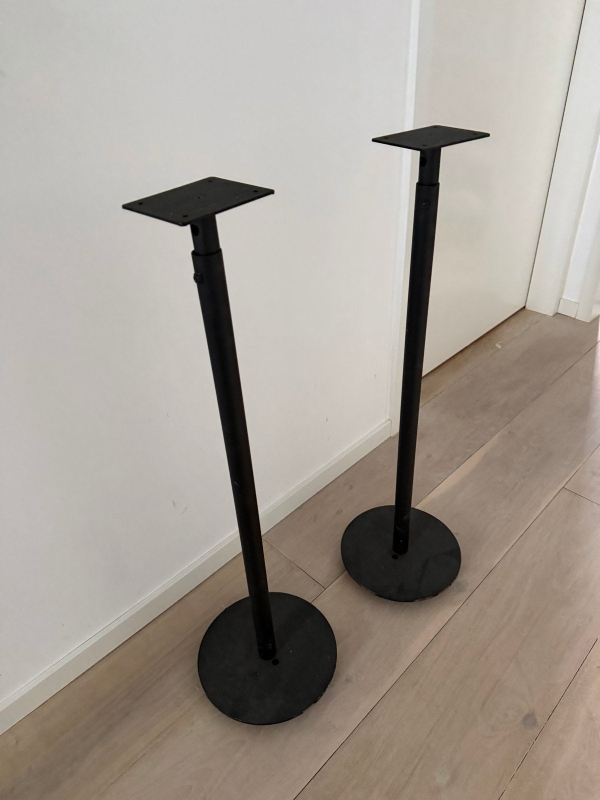 Zwarte luidsprekerstandaarden (set van 2), Gebruikt, Overige typen, Minder dan 60 watt, Ophalen