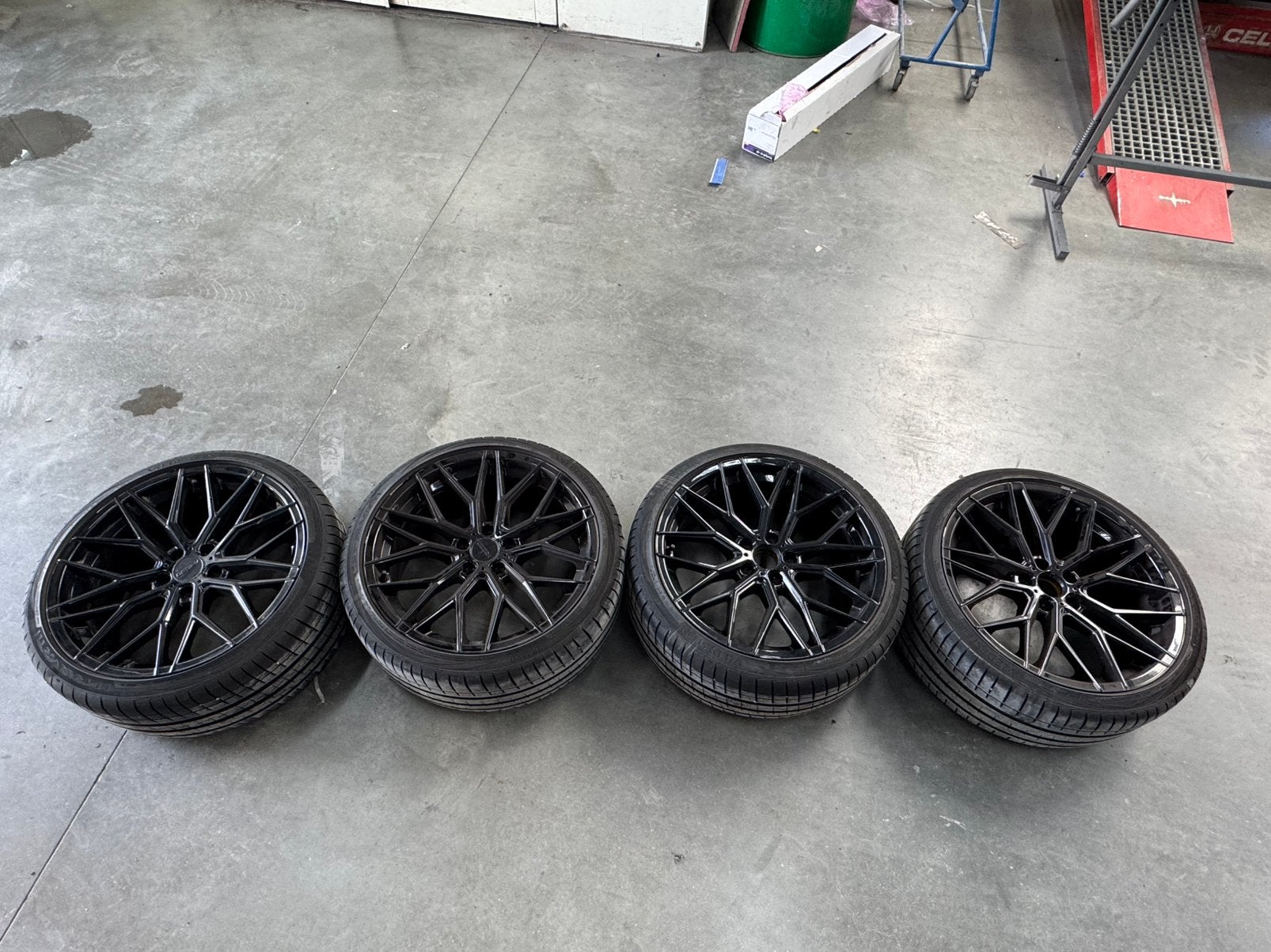 Arceo 19 inch velgen met banden – 235/35 R19, Ophalen