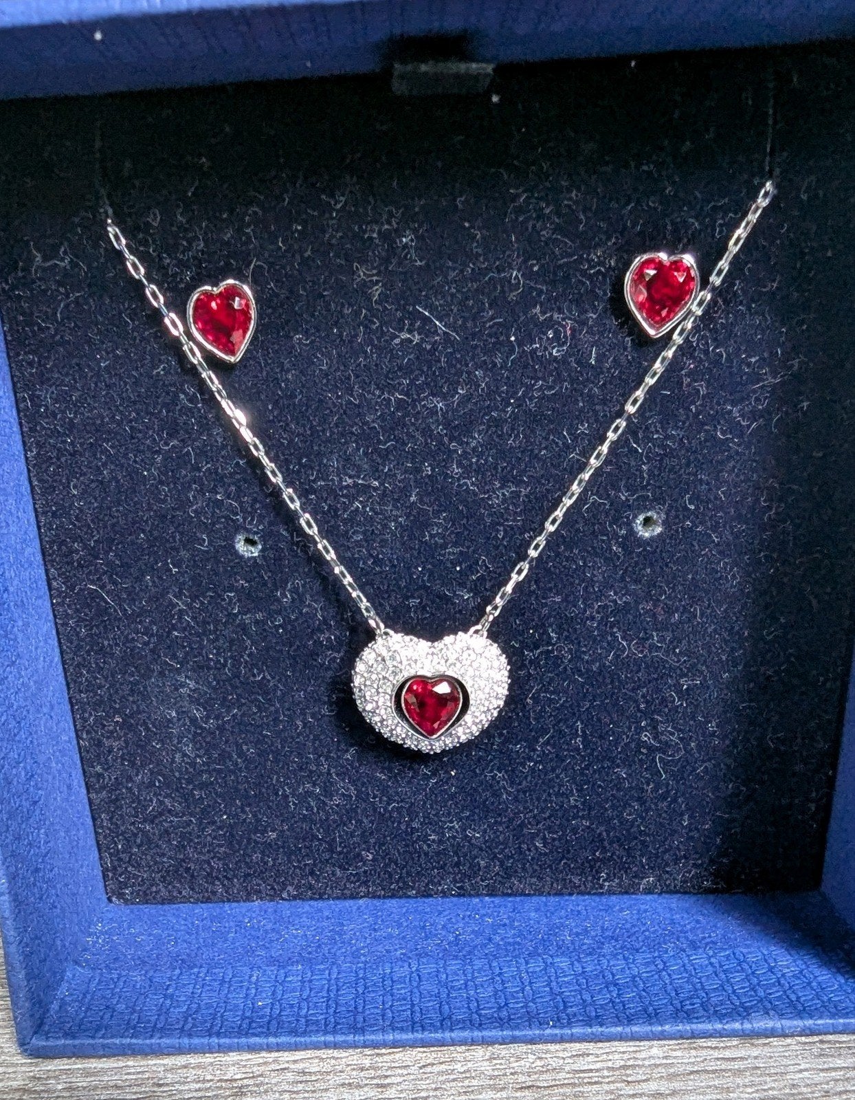 Swarovski ketting en oorbellen set, Ophalen of Verzenden, Zo goed als nieuw, Met kristal, Rood