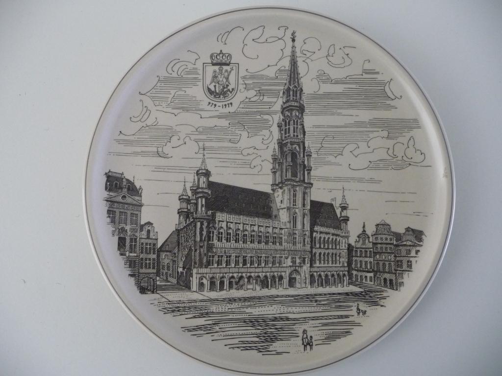 wandbord RAADHUIS BRUSSEL - BRUXELLES Millennium, Antiek en Kunst, Antiek | Wandborden en Tegels, Ophalen of Verzenden