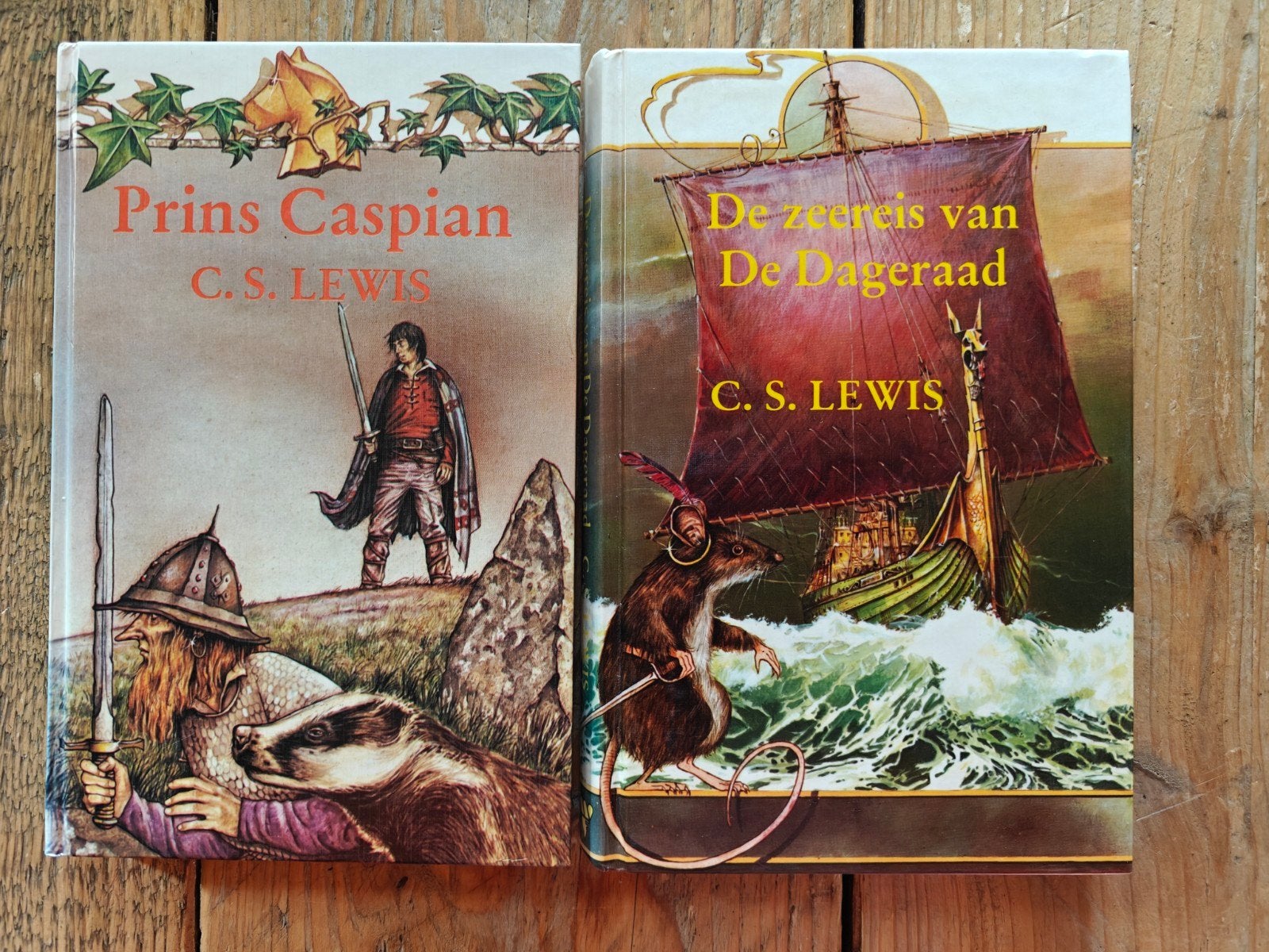 2 Retro boeken van de serie: De Kronieken van Narnia., Boeken, Ophalen of Verzenden