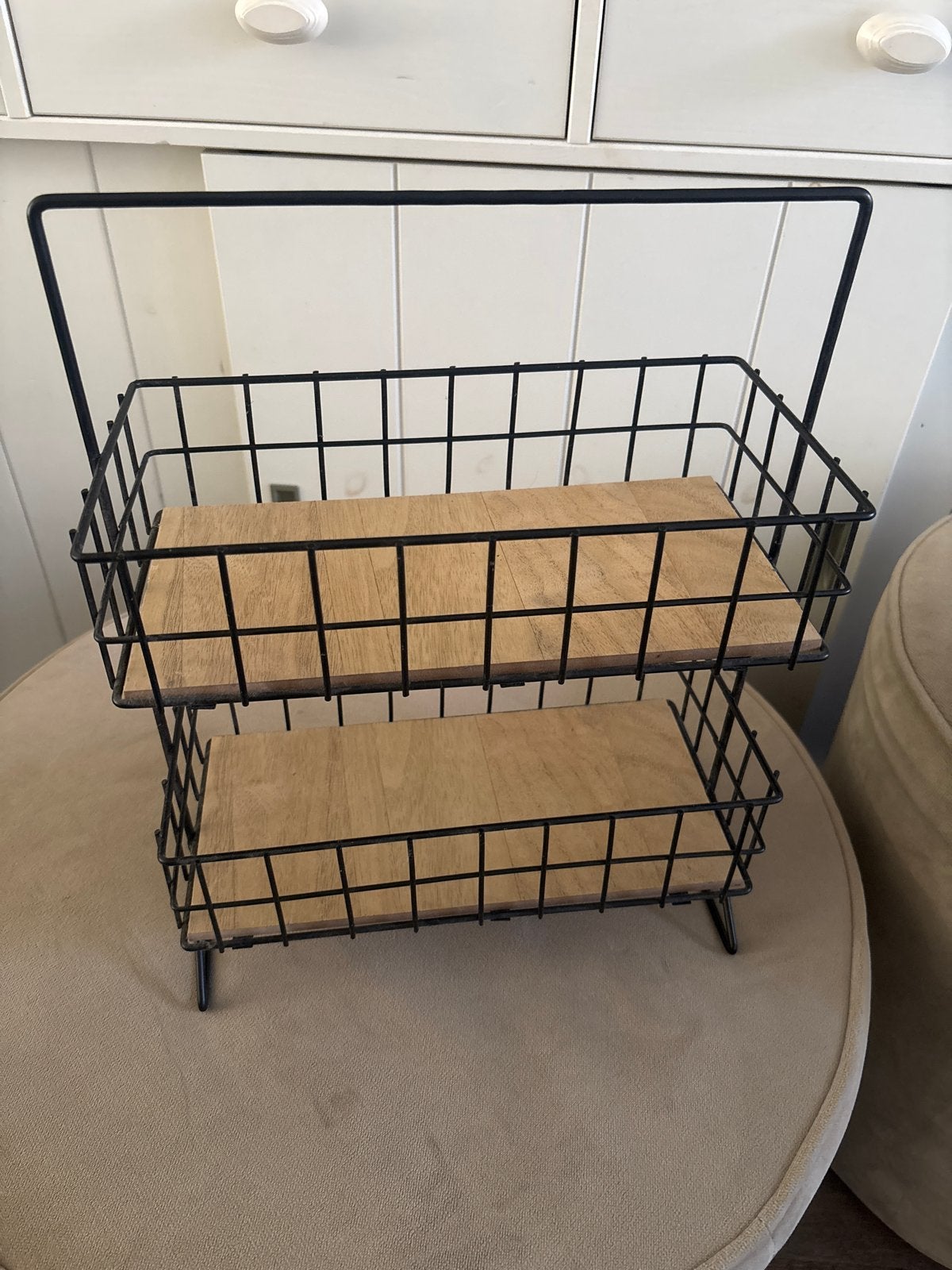 2-laags metalen rek met houten planken, Ophalen, Met handvatten, Gebruikt, Mand