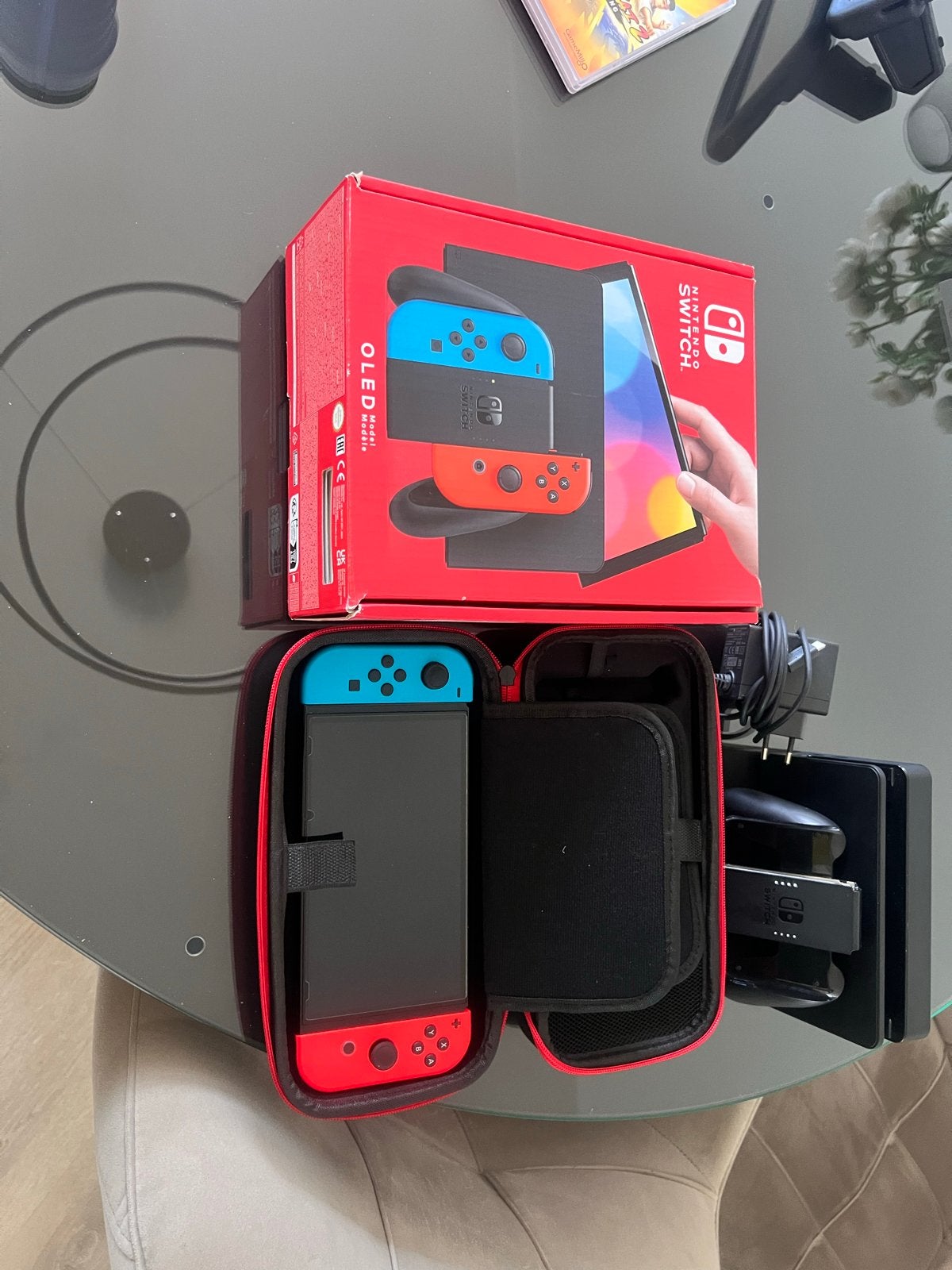 Nintendo Switch OLED Blauw Rood - Zo goed als nieuw, Spelcomputers en Games, Spelcomputers | Nintendo Switch, Ophalen, Zo goed als nieuw