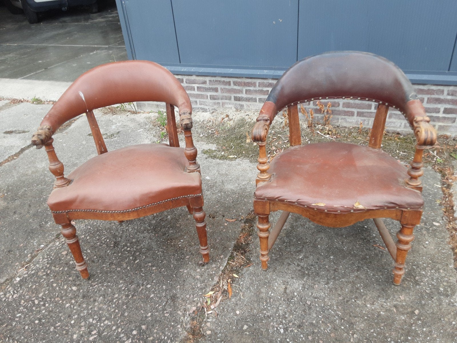 leeuwenkop stoelen, Ophalen
