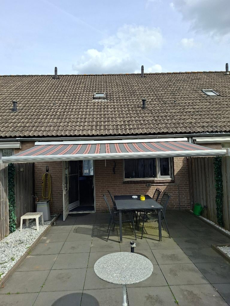 Zonneluifel, Ophalen, Zo goed als nieuw