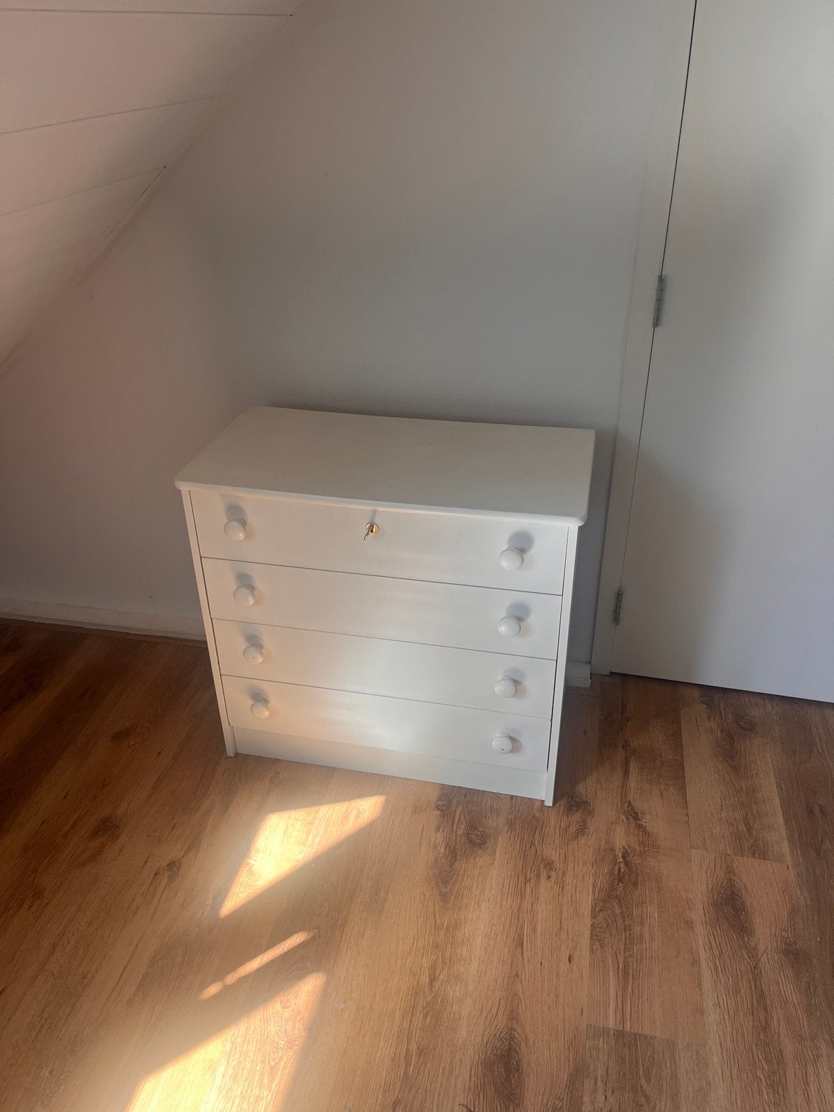 Wit kastje met lades, Huis en Inrichting, Ophalen, Gebruikt, 50 tot 100 cm, 3 of 4 laden