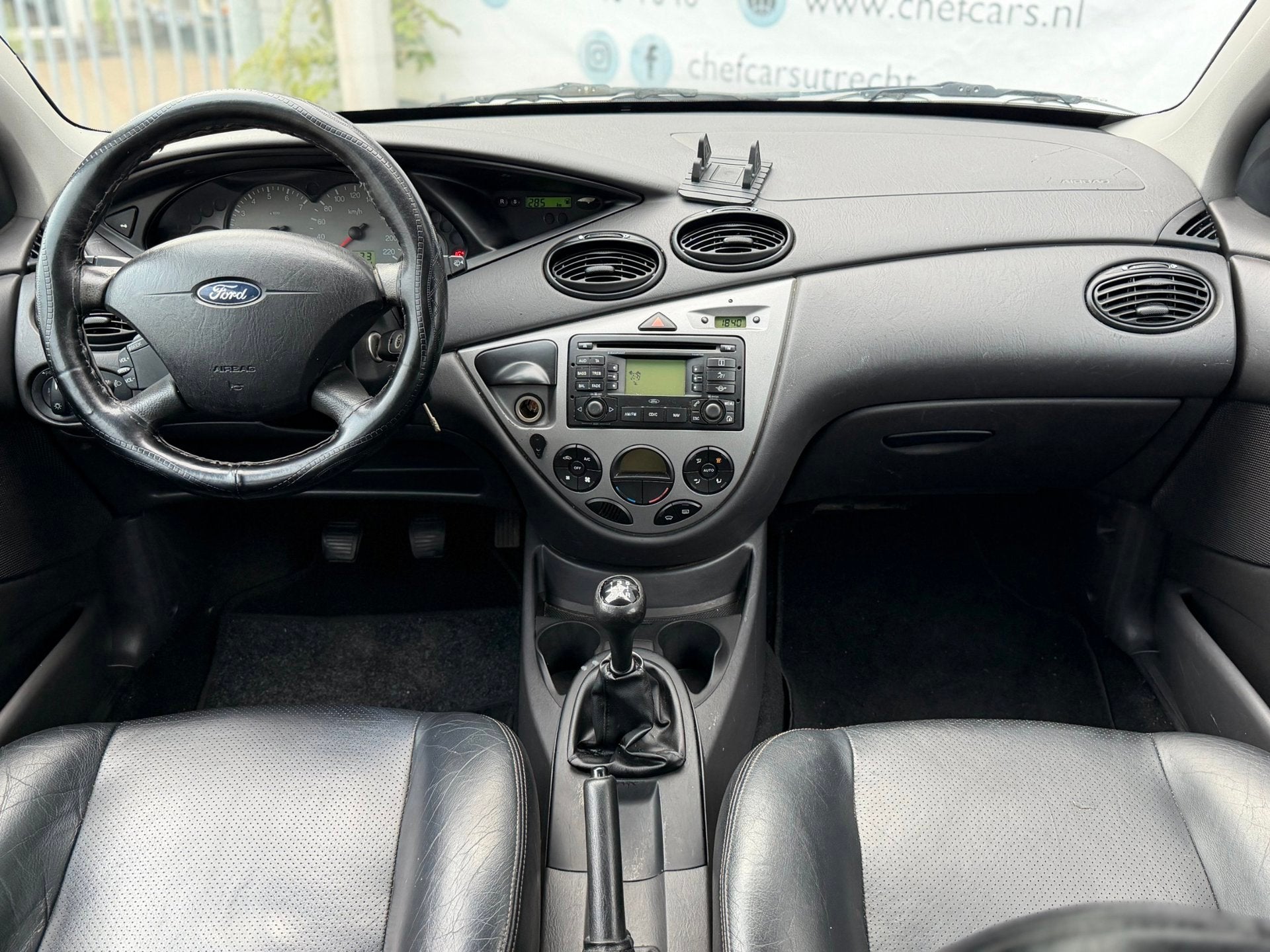 Ford Focus 1.6|NAP|AIRCO|LEER|DISTRIBUTIEVV|5DEURS|TREKHAAK!, Auto's, 1596 cc, Gebruikt, Zwart, 4 cilinders