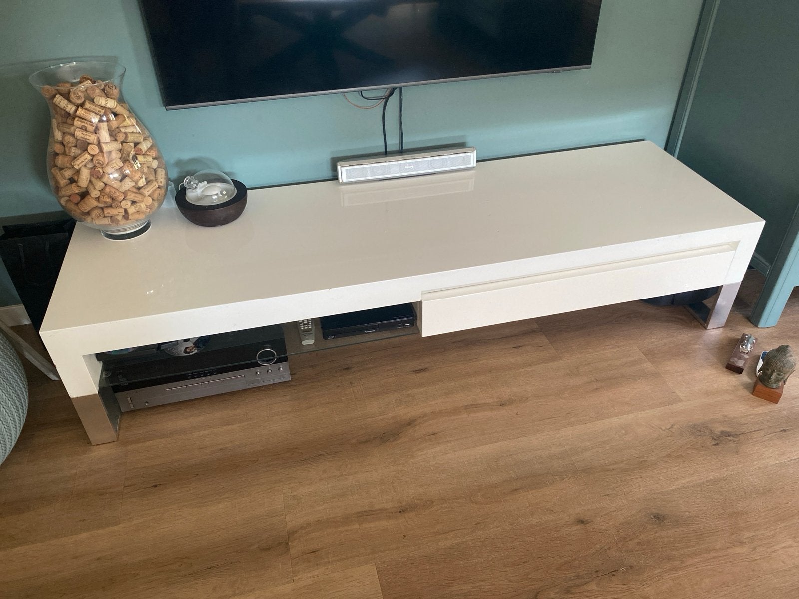 Moderne witte tv-meubel met lade en opbergruimte, Ophalen, Kunststof, Gebruikt, 150 tot 200 cm