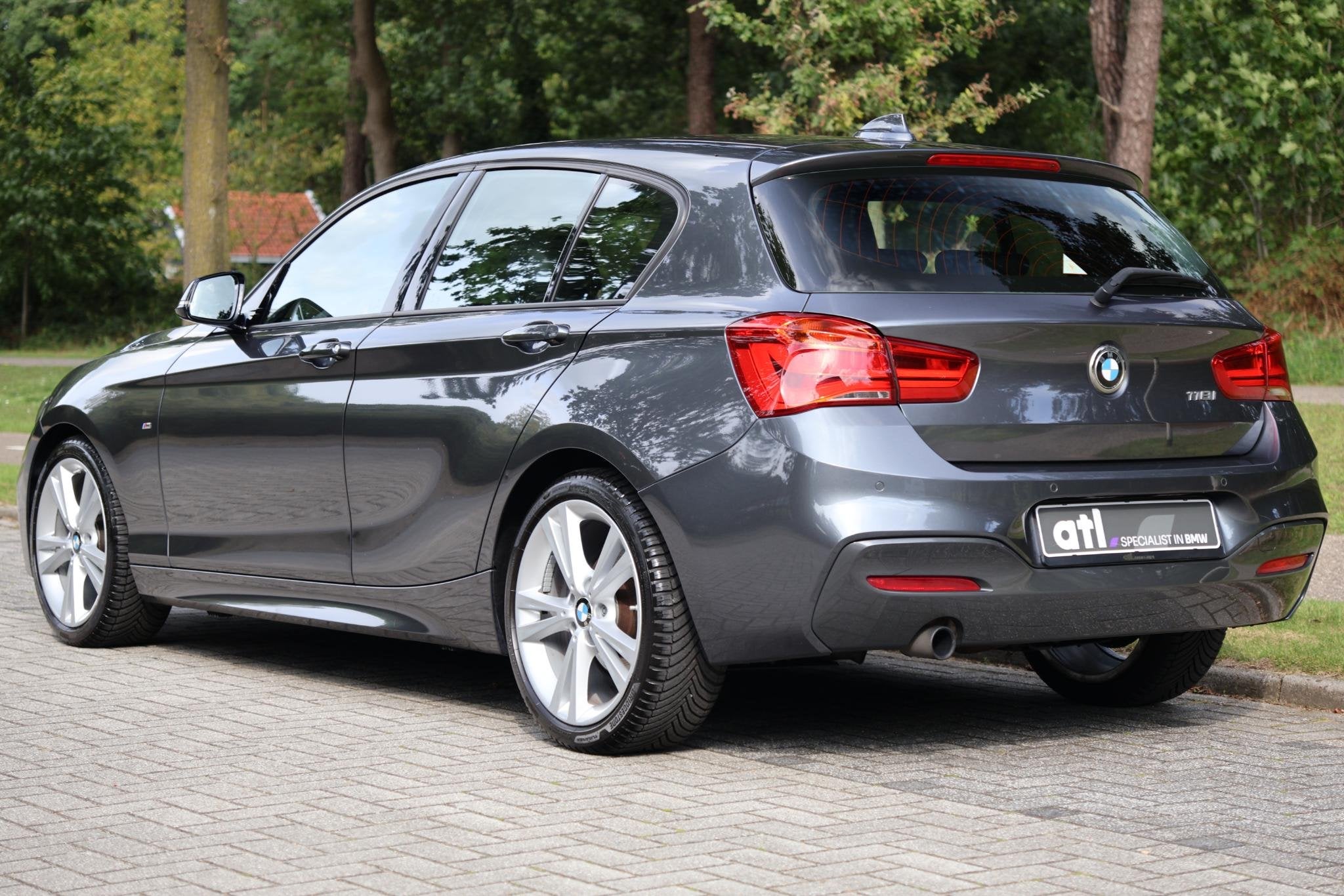 BMW 1-serie 118i M Sport Leder | Navi Pro | Clima | LED | Al, 1-Serie, Gebruikt, 4 cilinders, Automatische klimaatregeling