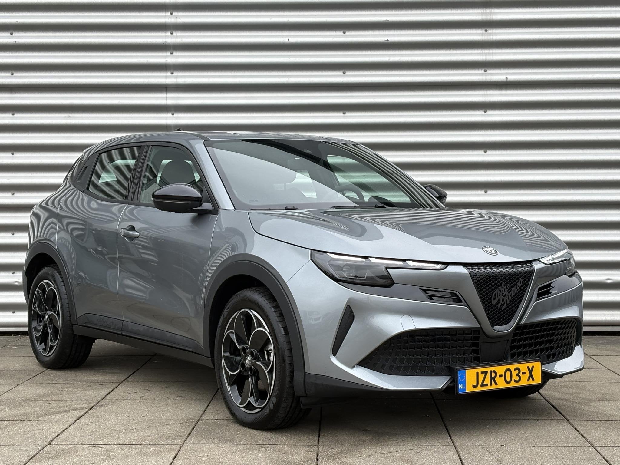 Alfa Romeo Junior Elettrica 54 kWh | LED | SOH 97% | lichtme, Auto's, 413 km, Stof, Gebruikt, SUV of Terreinwagen