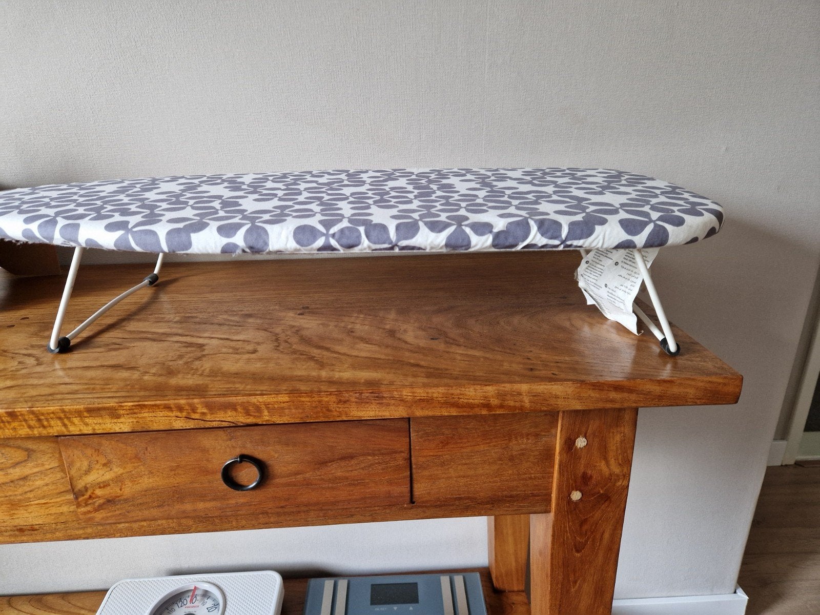 Compacte tafelstrijkplank met bloemenpatroon, Ophalen, Gebruikt, Strijkijzer met snoer