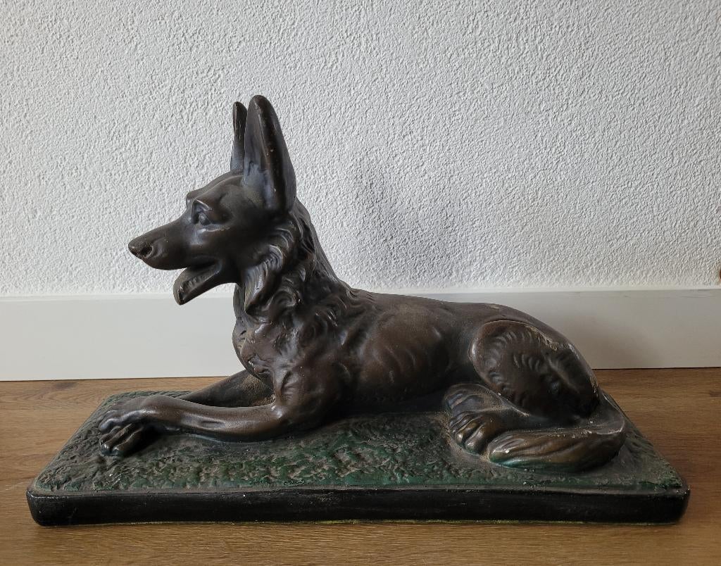 Vintage gipsen beeld liggende hond 45 cm., Antiek en Kunst, Ophalen of Verzenden
