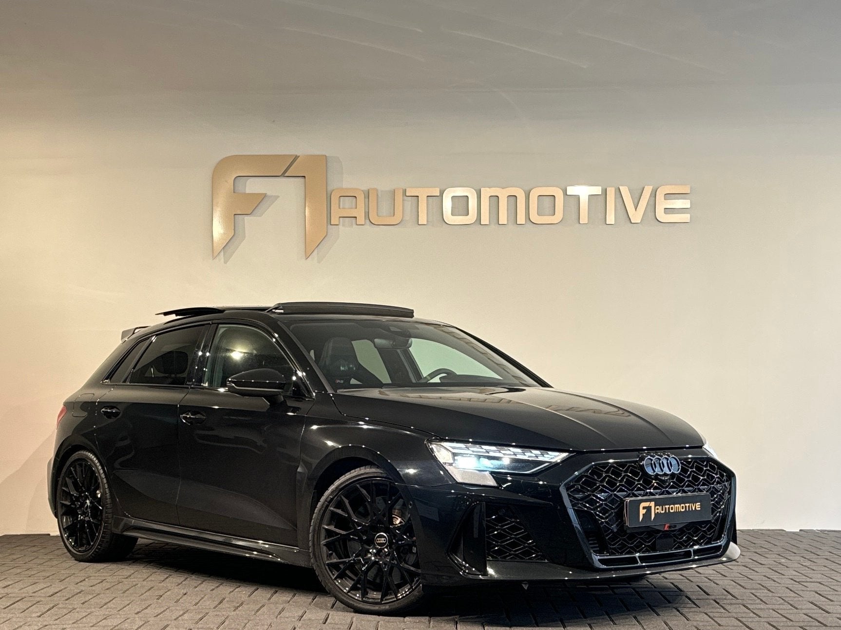 Audi RS3 Sportback 2.5 TFSI quattro Pano|Sonos|Carbon|Kuipst, Automaat, Dealer onderhouden, Gebruikt, RS3