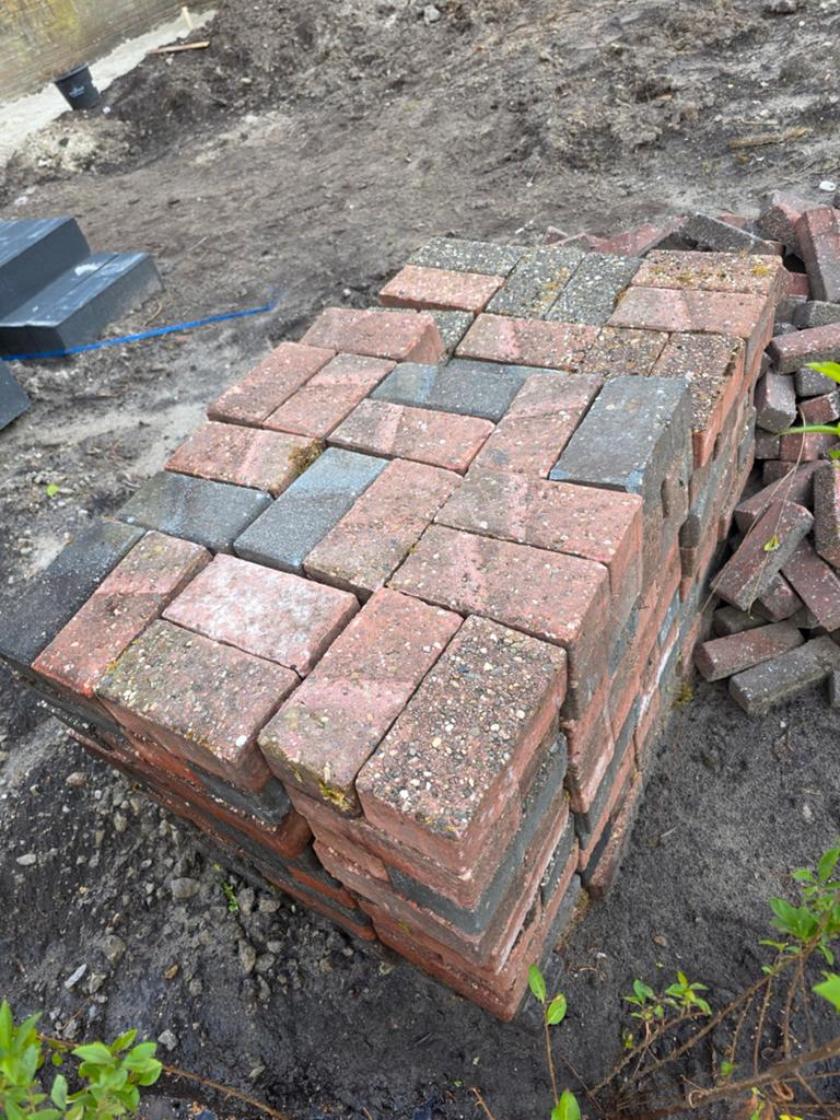 Betonklinkers rood en grijs, Tuin en Terras, Ophalen, Gebruikt, Beton, Klinkers