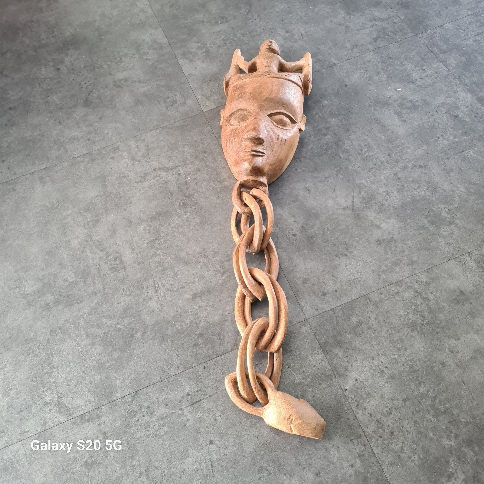 Afrikaans houten masker met ketting, Hout, Gesneden, Bruin, Afrika