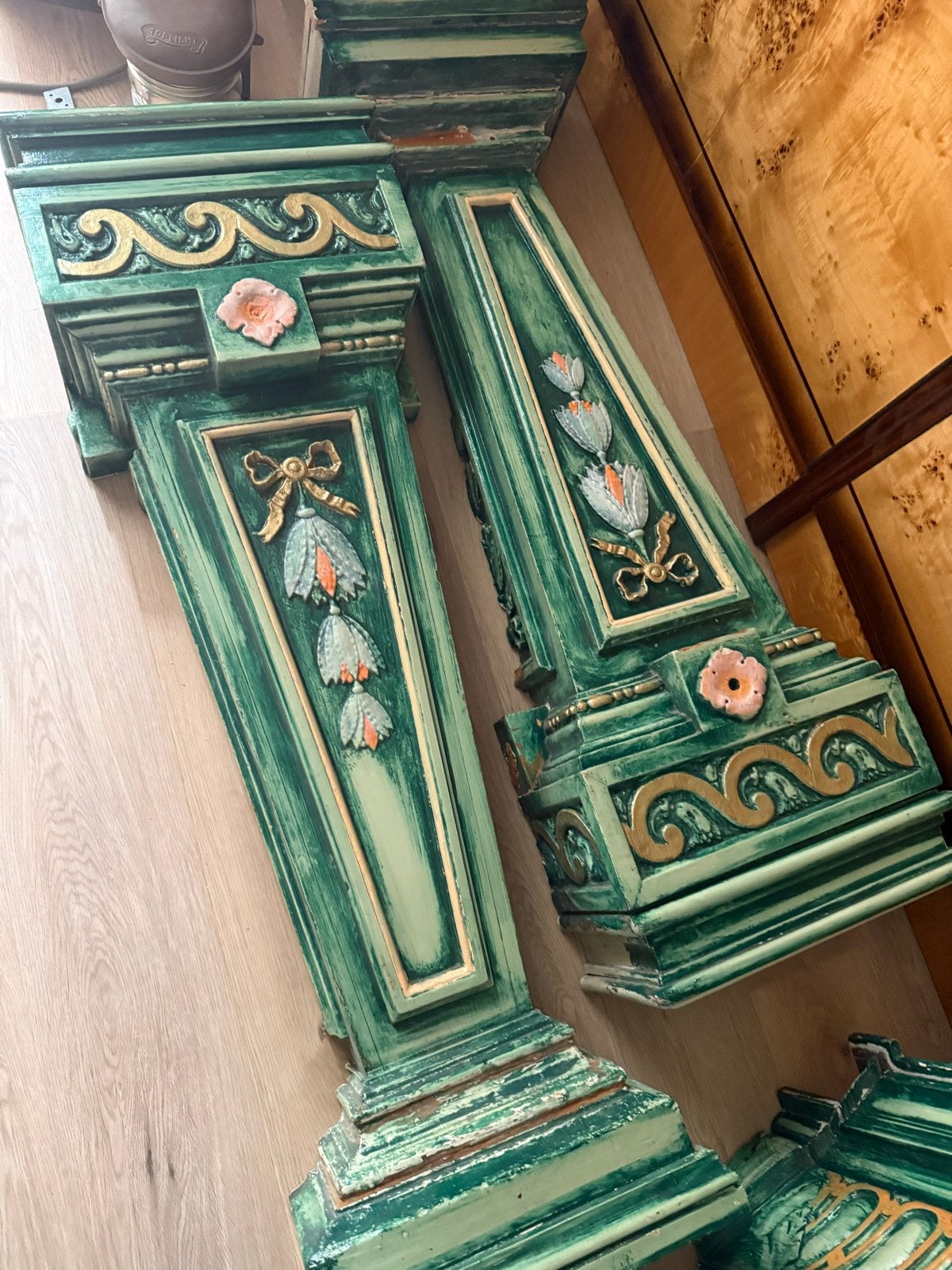 Antieke Houten Schouw haard met Leeuwenkoppen mantel, Ophalen