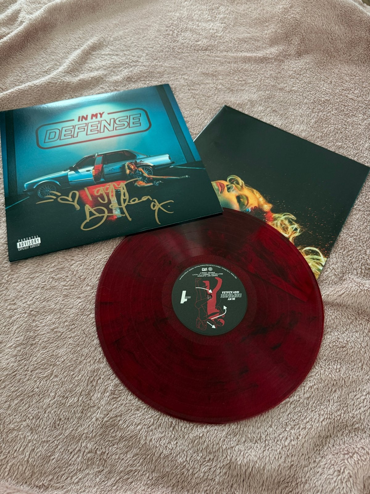 Gesigneerde Iggy Azalea - In My Defense Red Smoke Vinyl, LP, Colored vinyl, Ophalen of Verzenden, Zo goed als nieuw