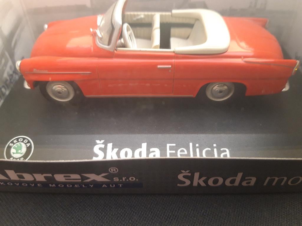 Skoda Felicia Cabriolet jaren 60 rood – Abrex 1:43, Ophalen of Verzenden, Zo goed als nieuw, Auto, Overige merken