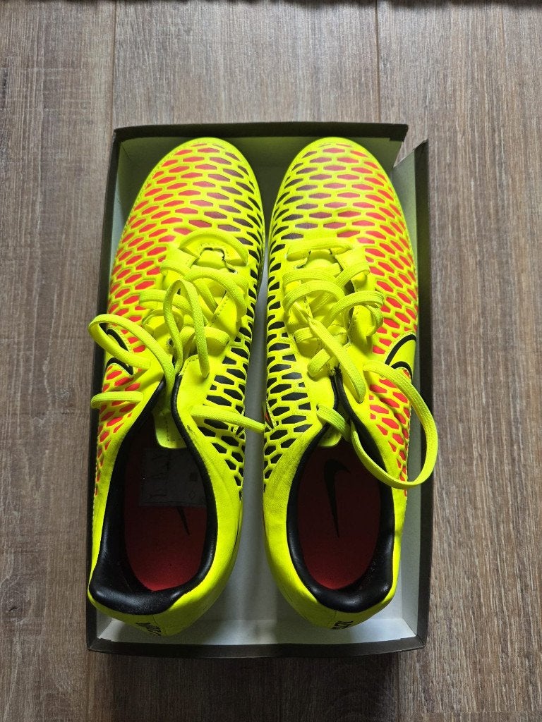 Nike Magista voetbalschoenen maat 44, Sport en Fitness, Voetbal, Schoenen, Zo goed als nieuw, Maat M, Ophalen of Verzenden