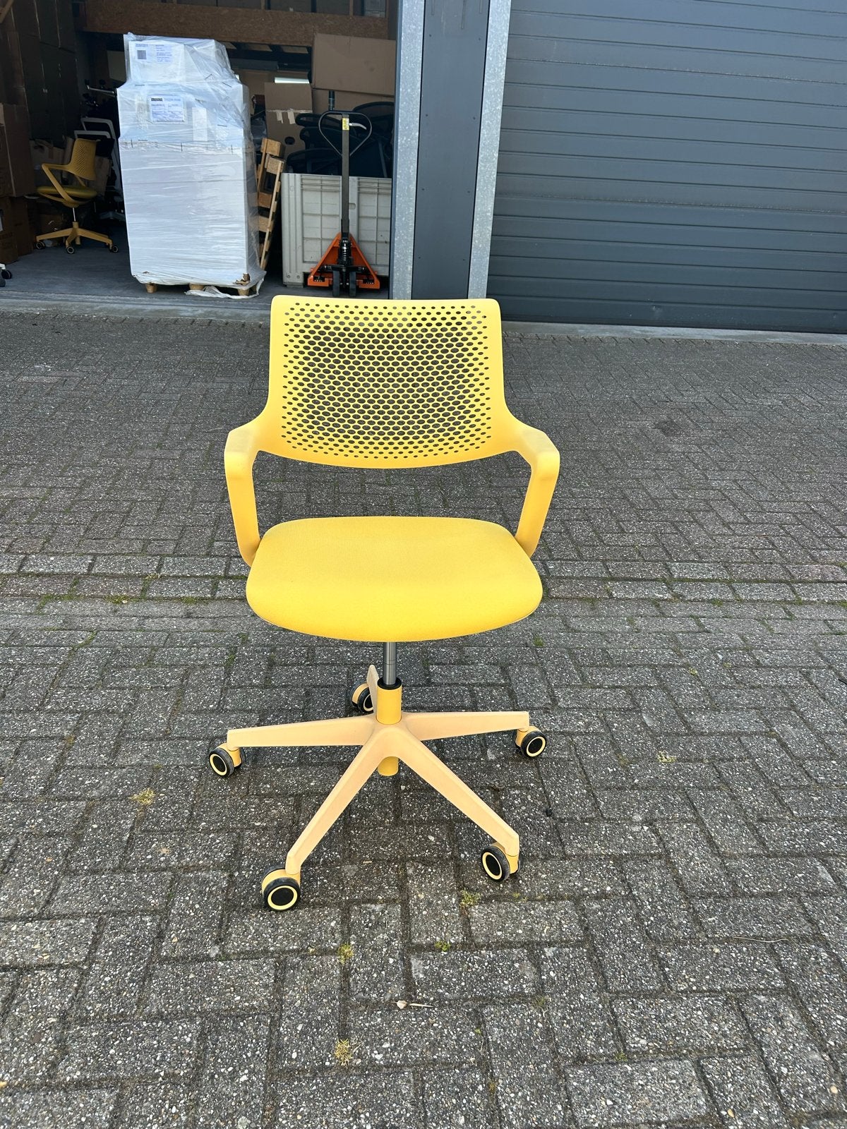 Gele bureaustoel - Comfortabel, Huis en Inrichting, Bureaustoelen, Ophalen, Gebruikt, Geel, Bureaustoel