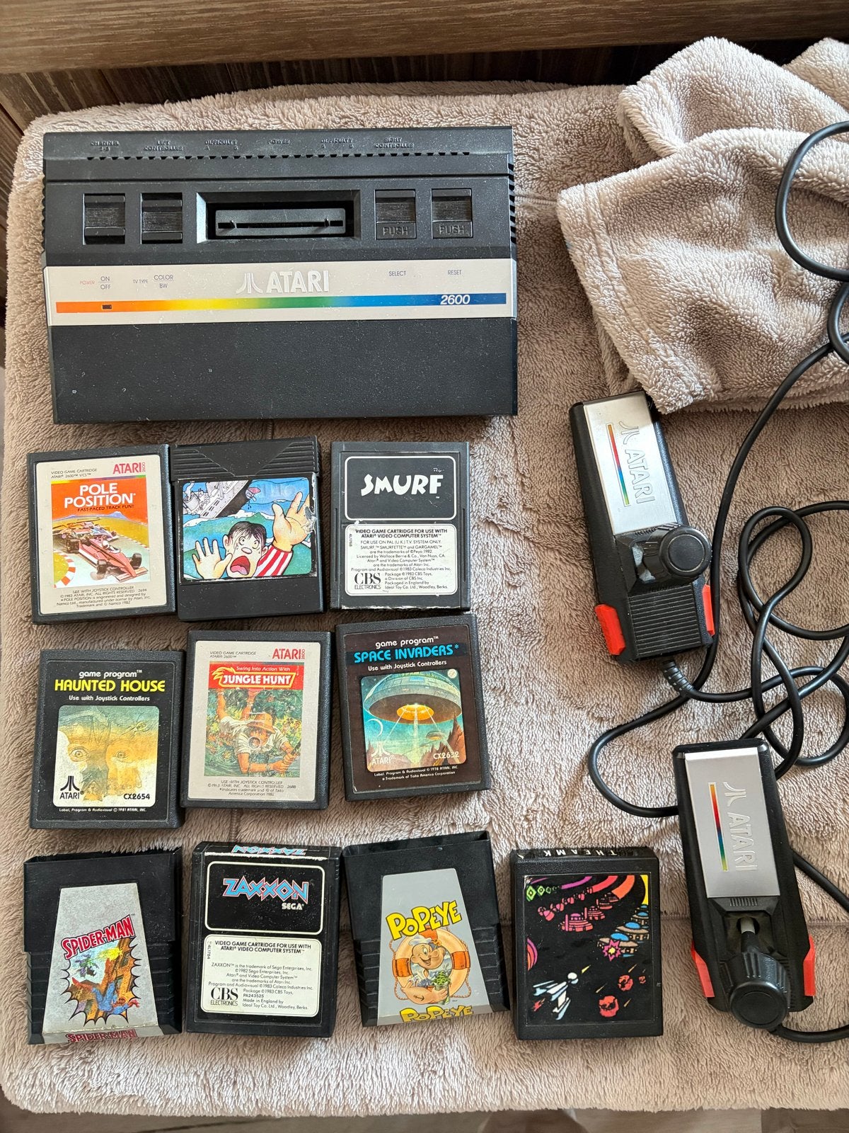 Atari 2600 console met 2 controllers en 9 games, Spelcomputers en Games, Met 2 controllers, Ophalen of Verzenden, Atari 2600, Gebruikt