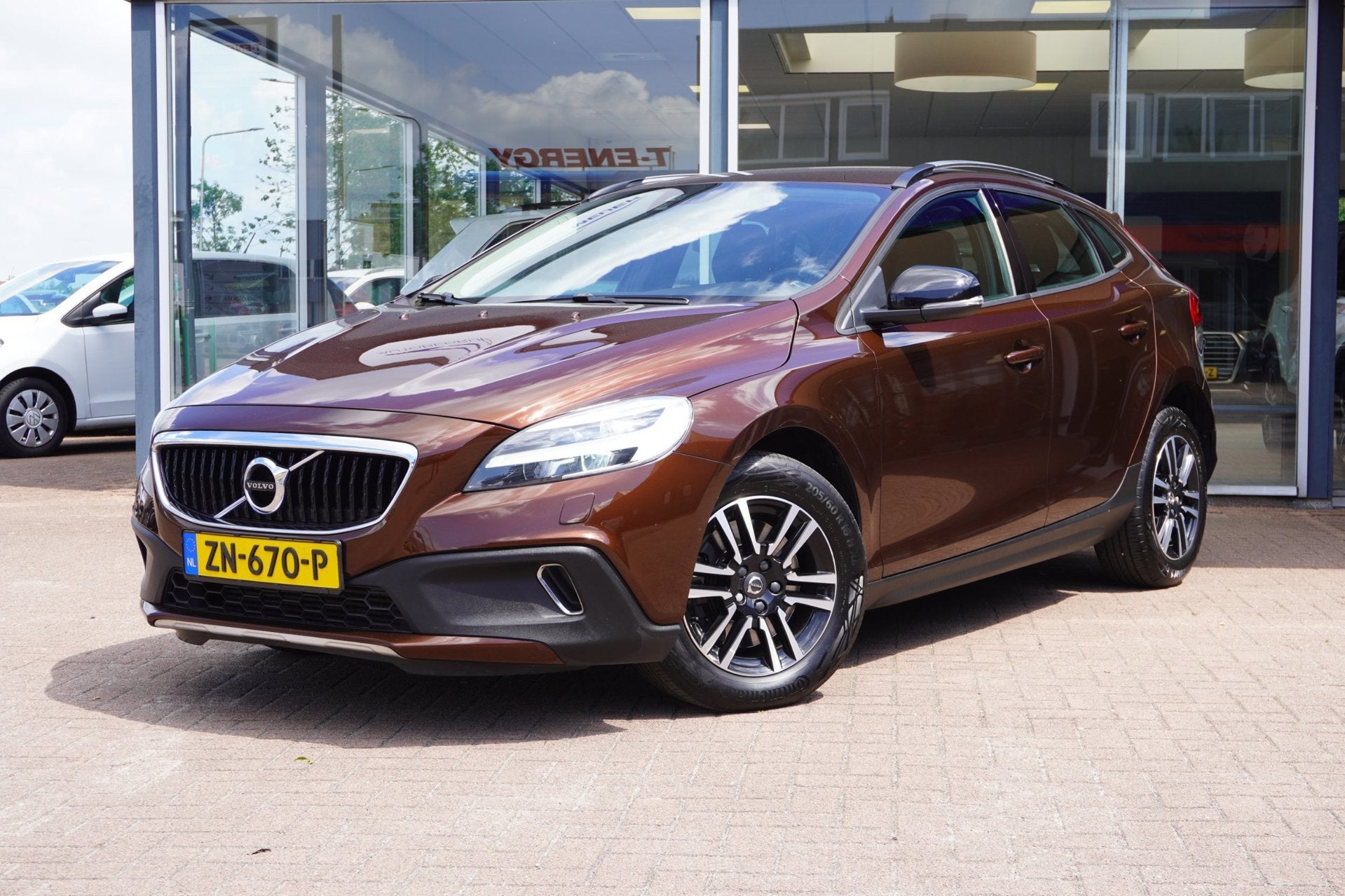 Volvo V40 Cross Country 2.0 T4 Kinetic Automaat | Airco | Na, Stof, Gebruikt, Origineel Nederlands, 1500 kg