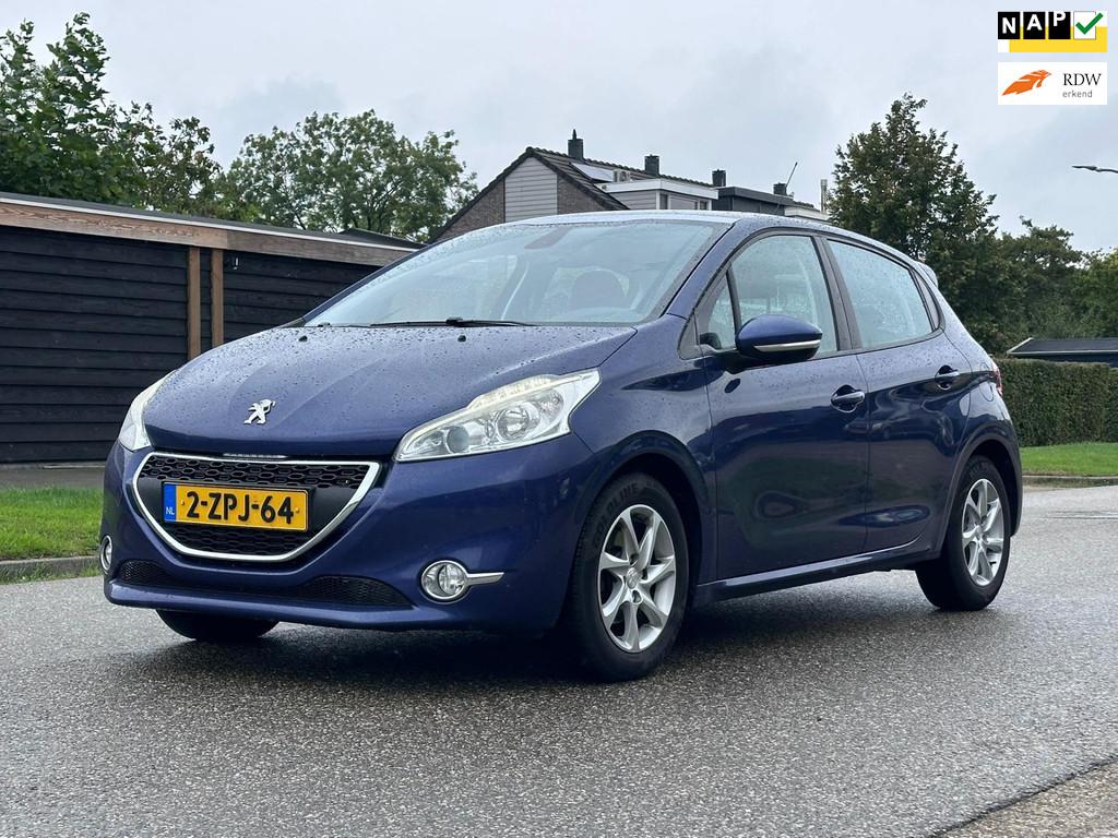 Peugeot 208 1.2 VTi Allure 5DR*Navigatie*Pano*Stoelverwarmin, Voorwielaandrijving, Euro 5, Gebruikt, 31 €/maand