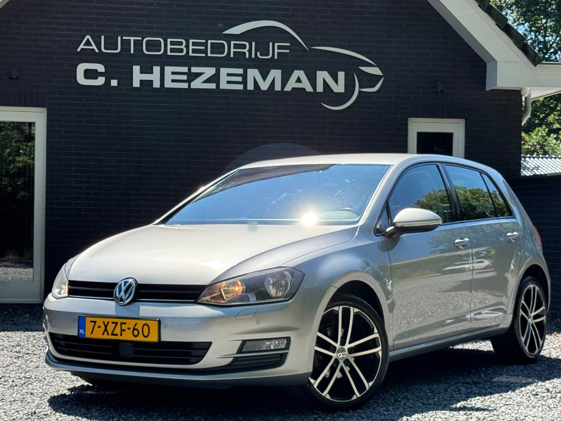 Volkswagen Golf 1.2 TSI Highline Automaat Navigatie Cruise C, Auto's, Euro 5, Stof, Gebruikt, Zwart