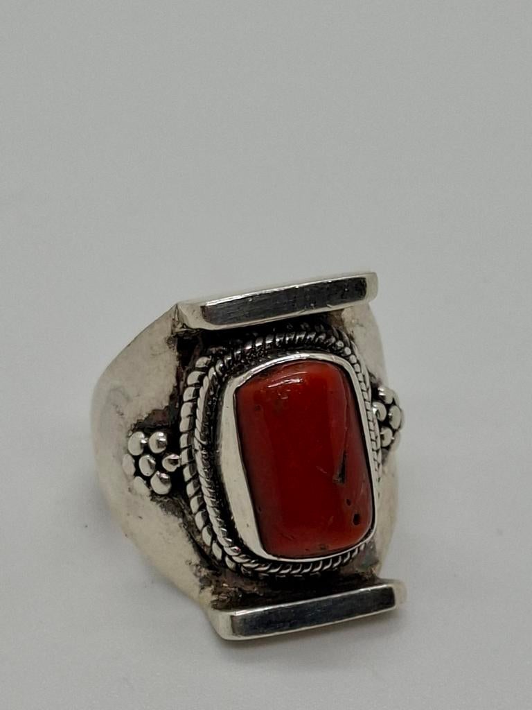 Zware Zilveren Ring met Bloedkoraal - Maat 19, 19 tot 20, Ophalen of Verzenden, Dame of Heer, Met edelsteen