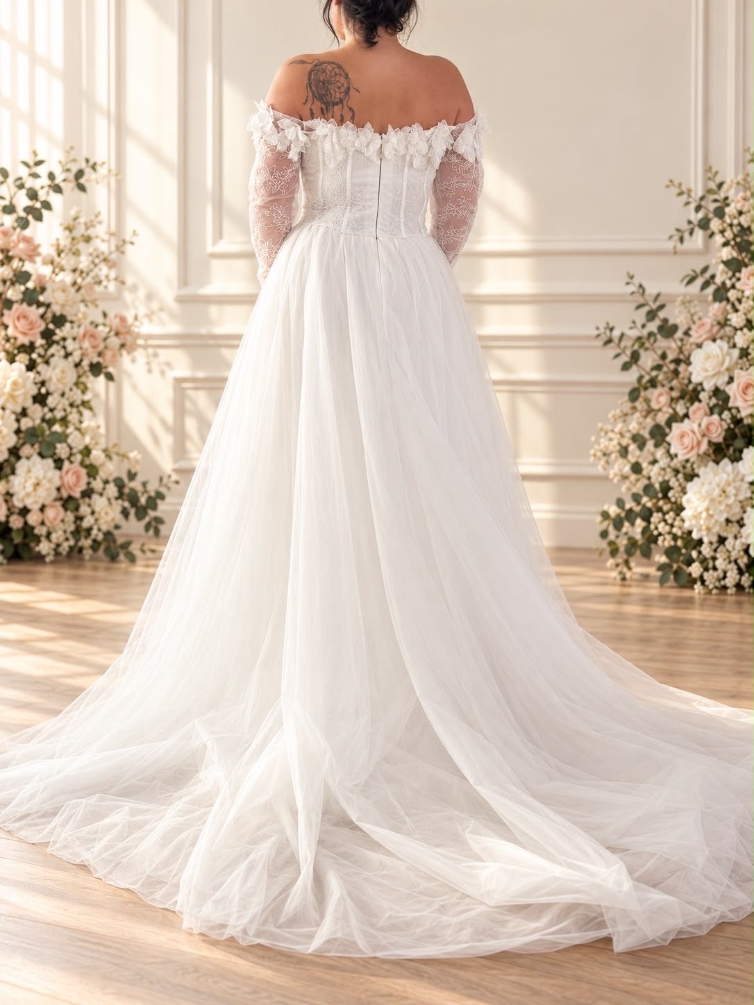 Elegante trouwjurk met kanten mouwen en split, Kleding | Dames, Ophalen of Verzenden, Zo goed als nieuw, Wit, Trouwjurk