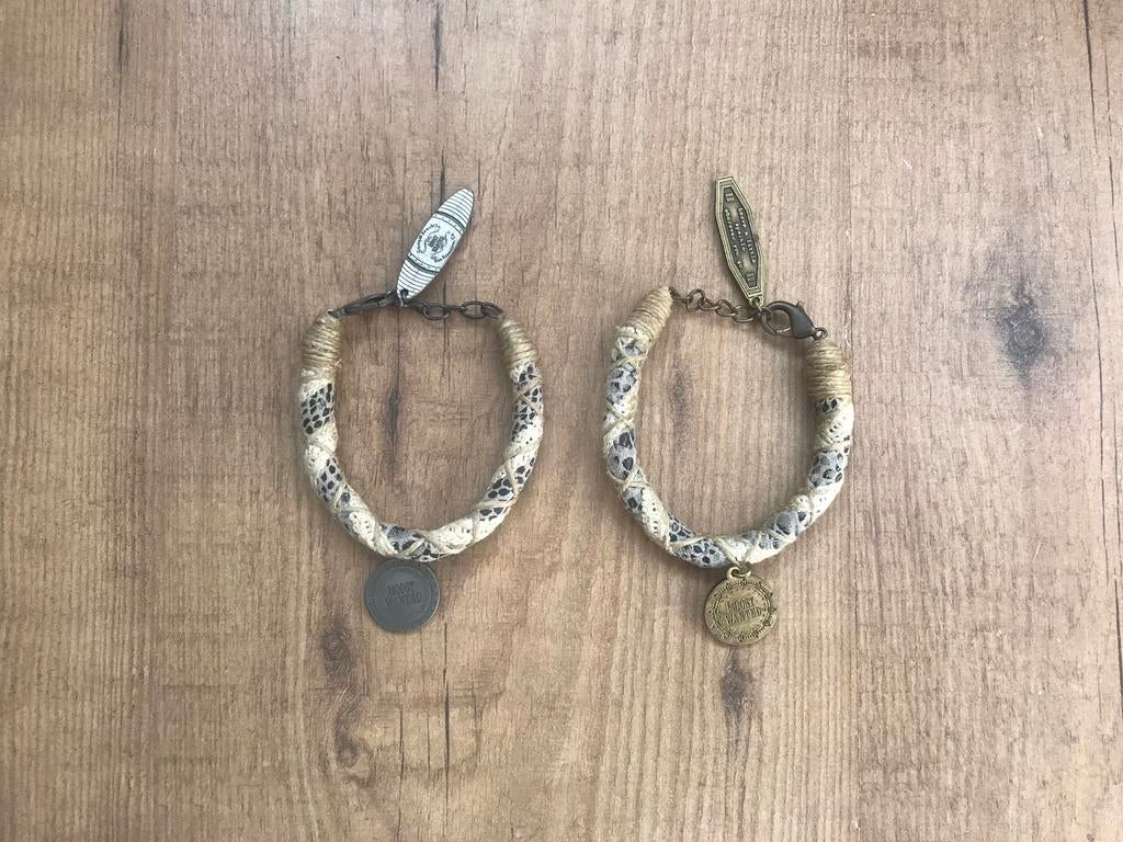set van twee armbanden moost wanted, Verzenden, Gebruikt, Overige materialen