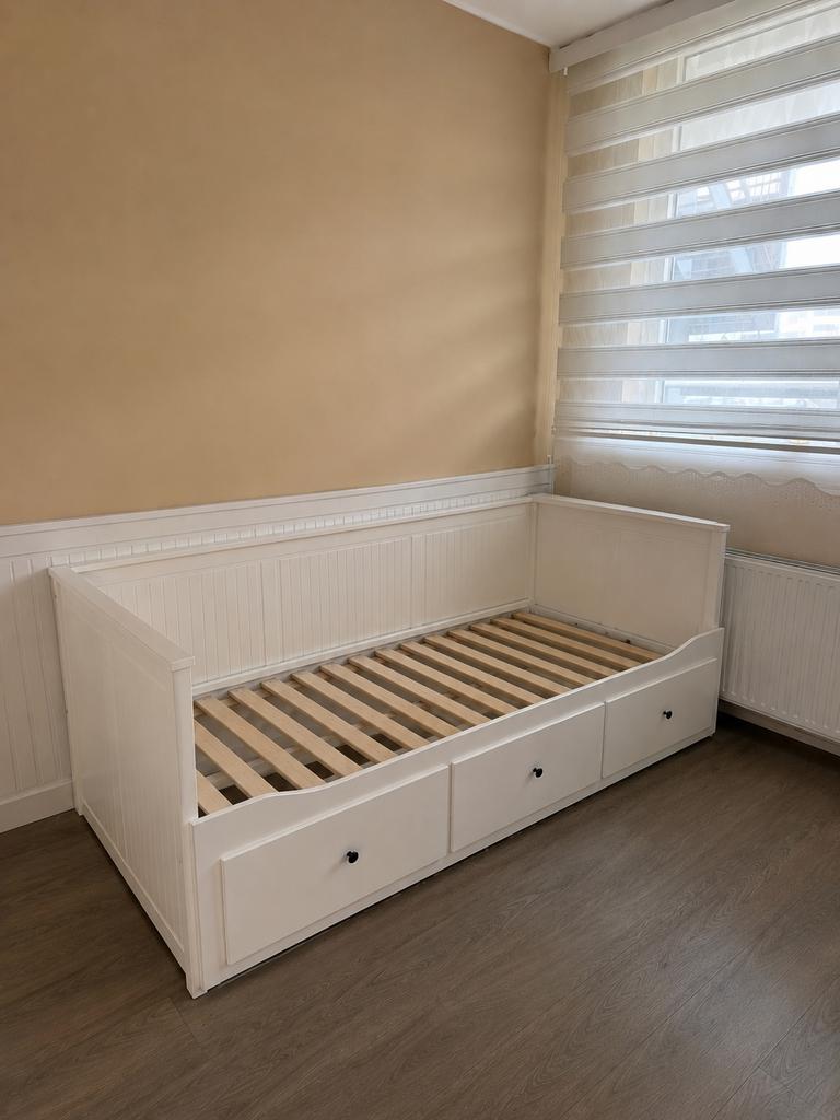 IKEA hemnes Bed met Lades, Huis en Inrichting, Slaapkamer | Bedden, Ophalen, Wit, Tweepersoons, 80 cm