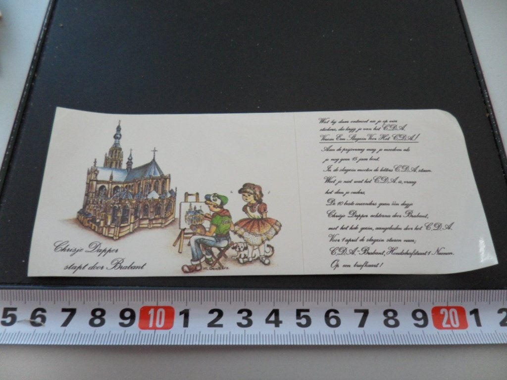 sticker chrisje dapper stapt door brabant CDA strip kerk, Ophalen of Verzenden, Zo goed als nieuw