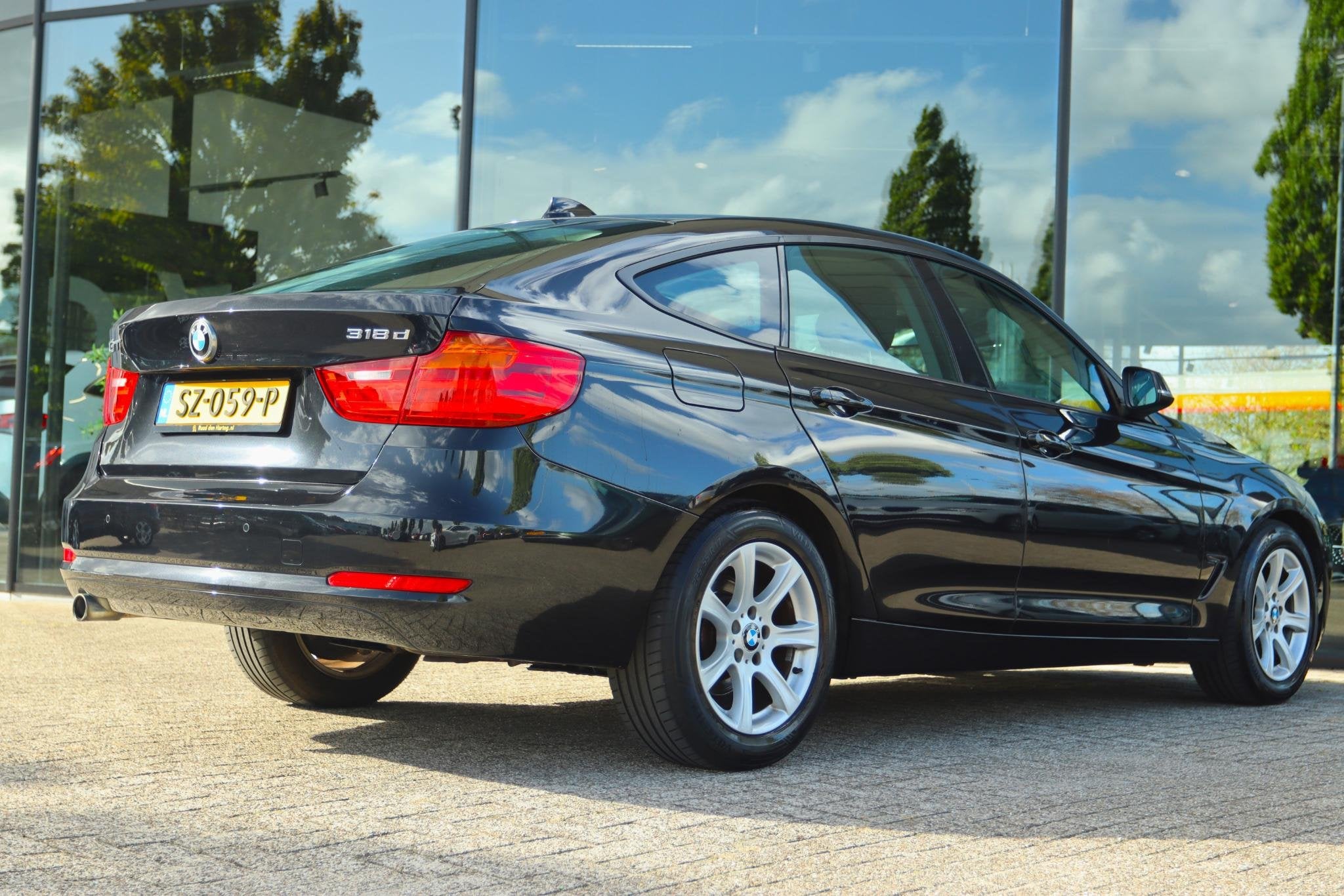 BMW 3-SERIE GRAN TURISMO 318D AUT. EXECUTIVE | CARPLAY | CRU, Auto's, BMW, 1535 kg, Zwart, Diesel, Geïmporteerd