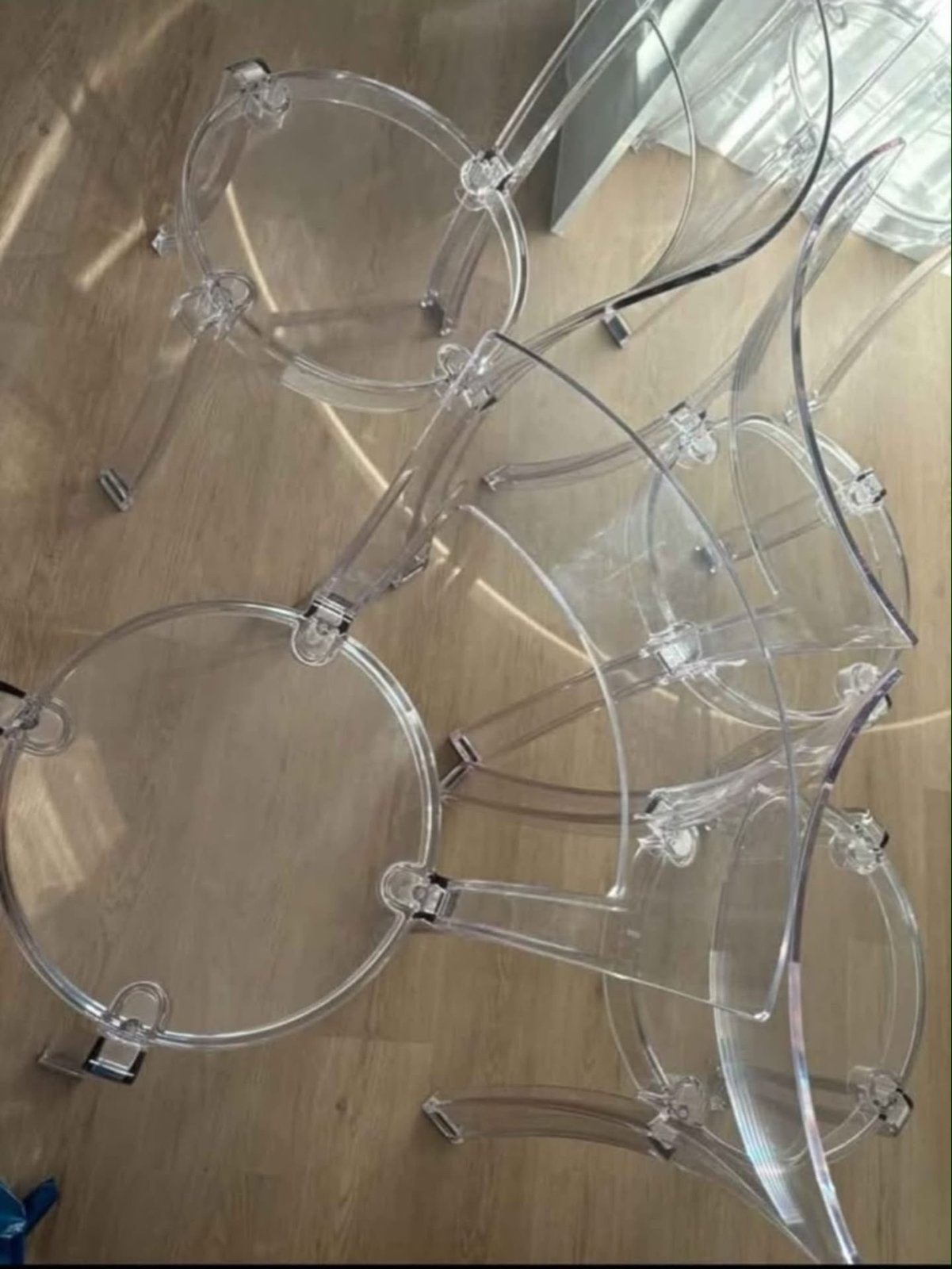 Foto 4 van Uitschuifbare eettafel tot 12. met 6 transparante stoelen