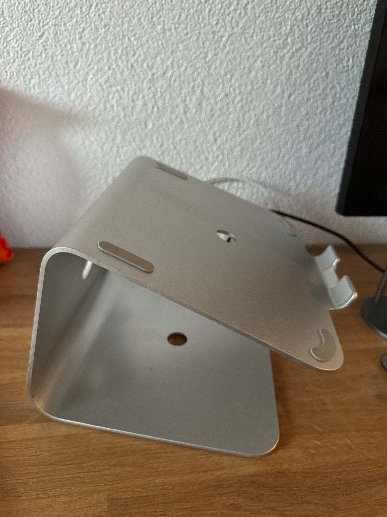 Metalen laptopstandaard – stevig en stabiel, Computers en Software, Laptopstandaarden, Ophalen of Verzenden, Zo goed als nieuw