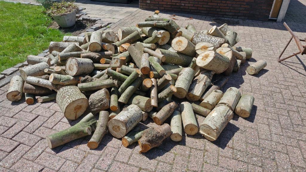 Droog haardhout (ca. 2 kuub) met evt gratis kliko ombouw, Minder dan 3 m³, Ophalen